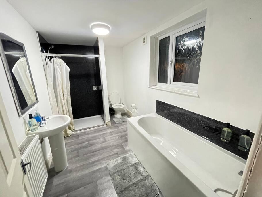 30 Percent Off Weekly Stays - 6 Bedroom House - 11 Beds Blackpool Dış mekan fotoğraf