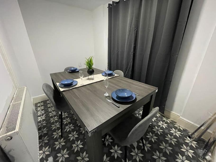 30 Percent Off Weekly Stays - 6 Bedroom House - 11 Beds Blackpool Dış mekan fotoğraf
