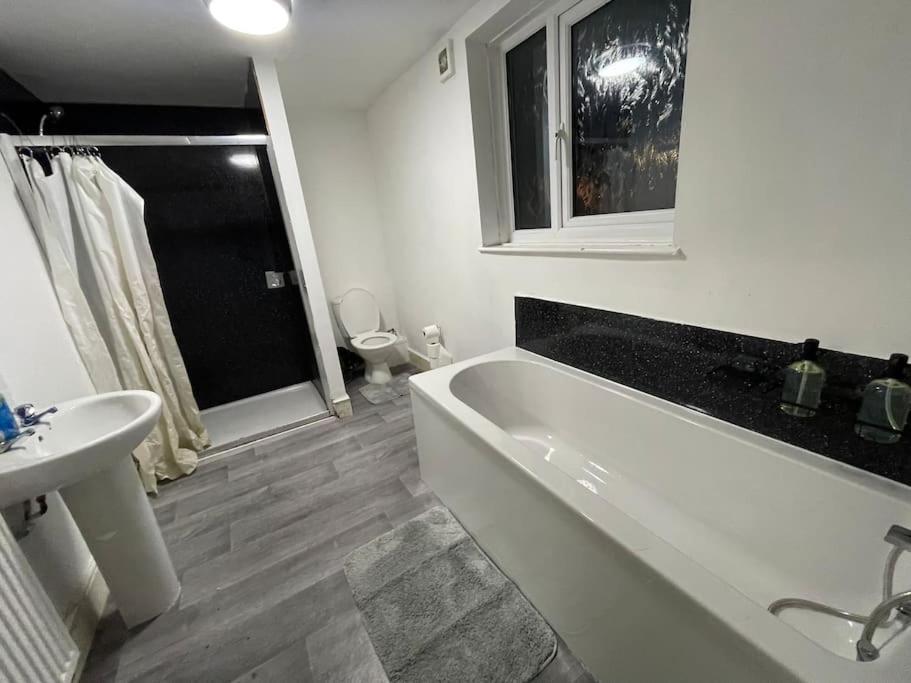30 Percent Off Weekly Stays - 6 Bedroom House - 11 Beds Blackpool Dış mekan fotoğraf